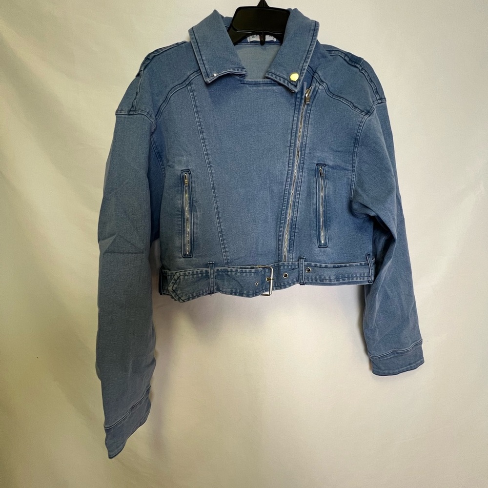 Swank A Posh Heartstopper Asymmetrical Cropped Denim Jacket lt wash sz M (6-8)